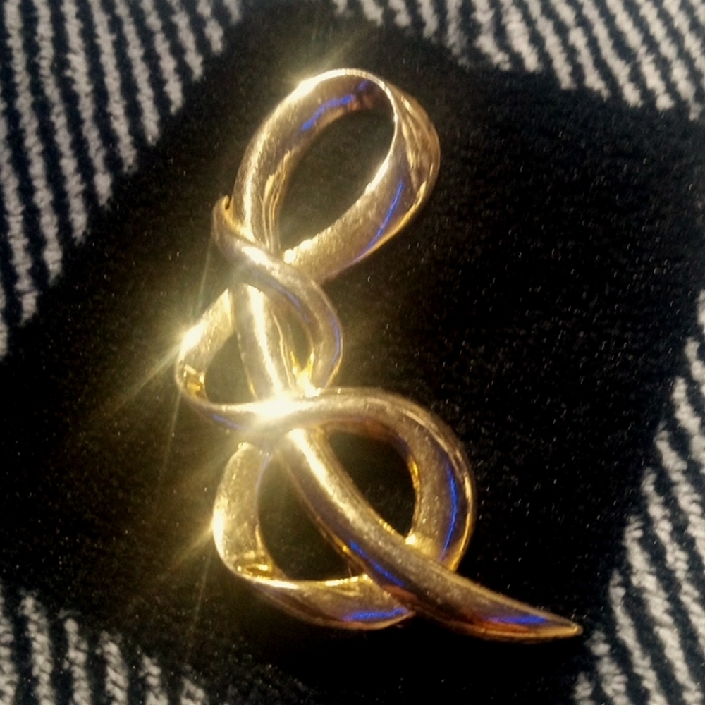 Vintage Gold Brooch Pin